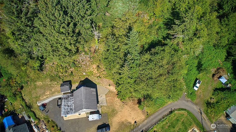 5th image of 1020 Rayonier Avenue