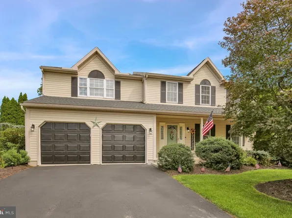 705 Meadowcrest Ln, Douglassville, PA 19518