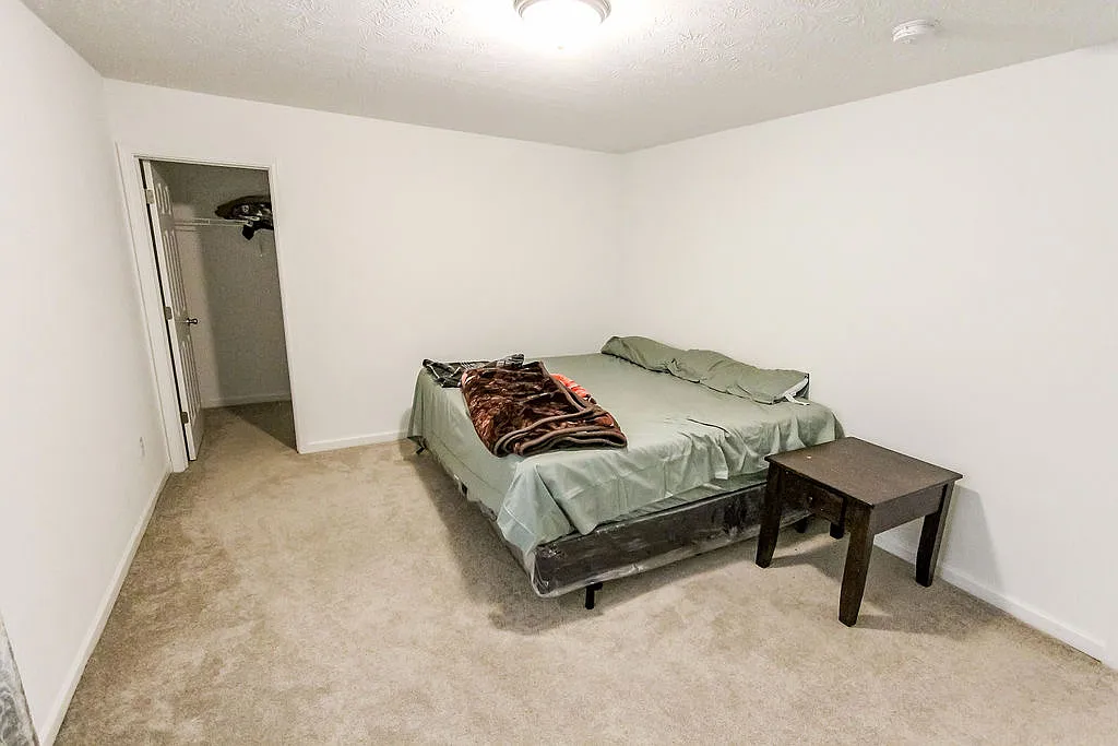 5 bed, 3794 sqft, $3,100 — Photo 4