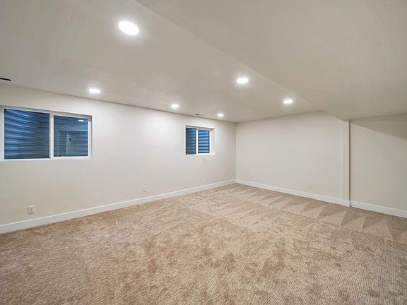 5th image of 552 Chelsea Dr