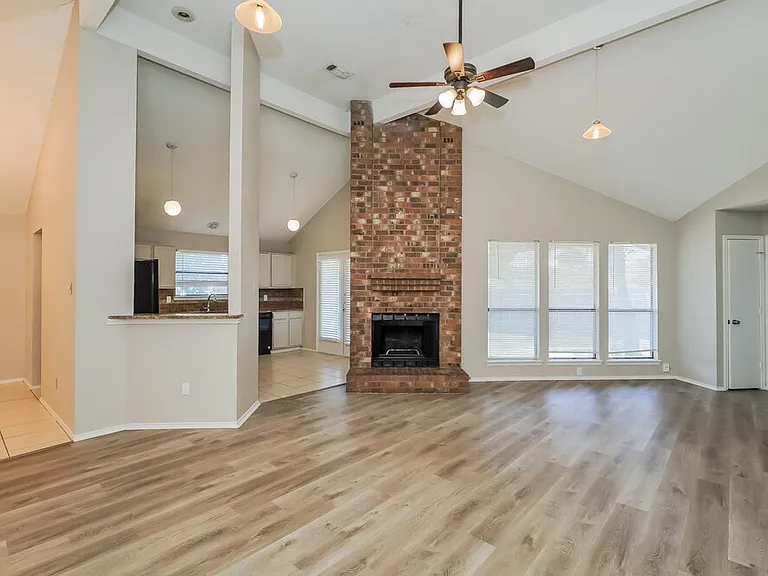 6423 Woodstream Trl — Photo 4