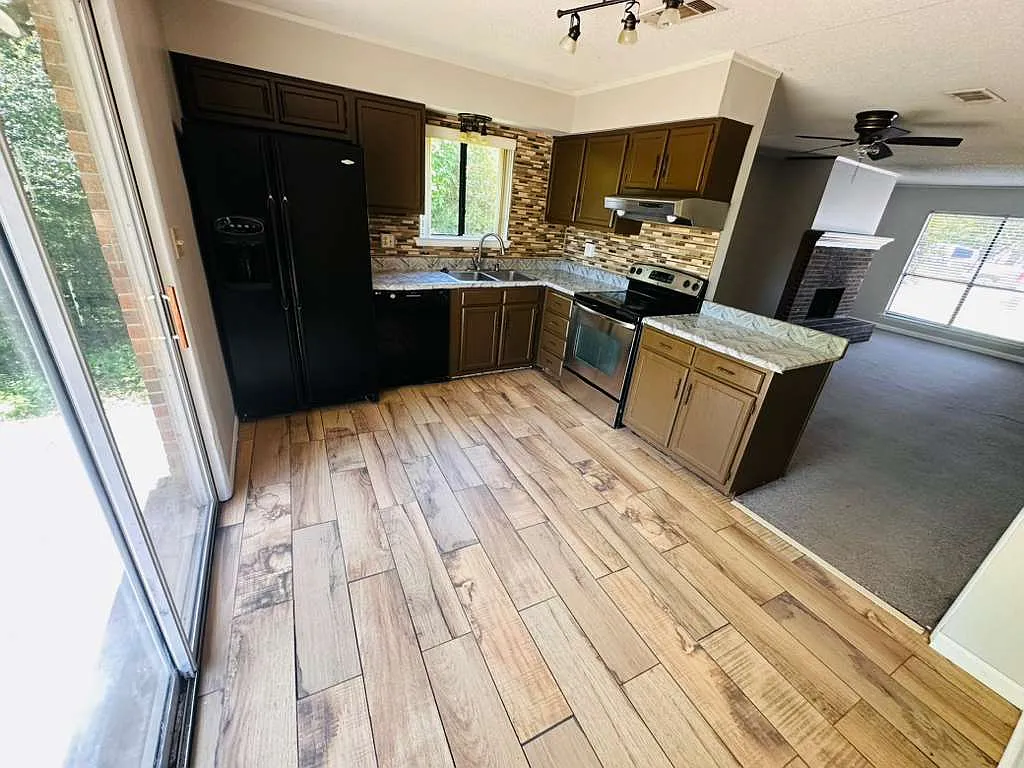 2 bed, 1106 sqft, $995 — Photo 4
