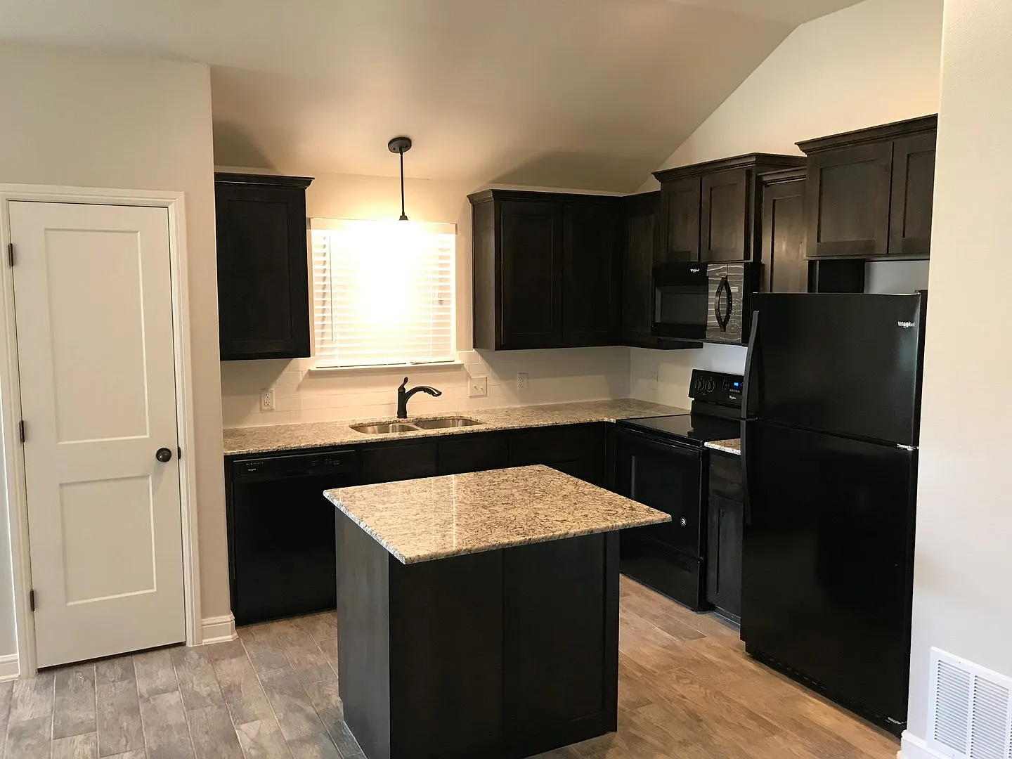 2 Bedroom | 2 Bath off Trimmier South Killeen — Photo 3