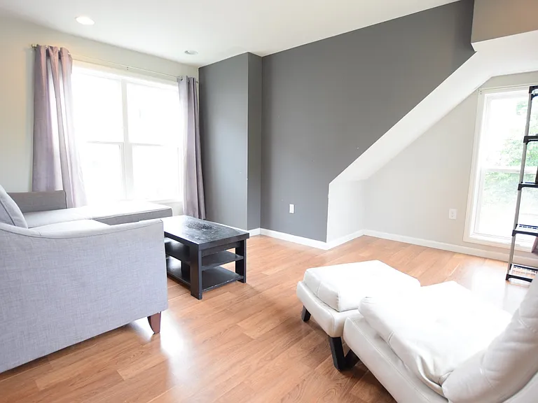 605 S Aurora St — Photo 8