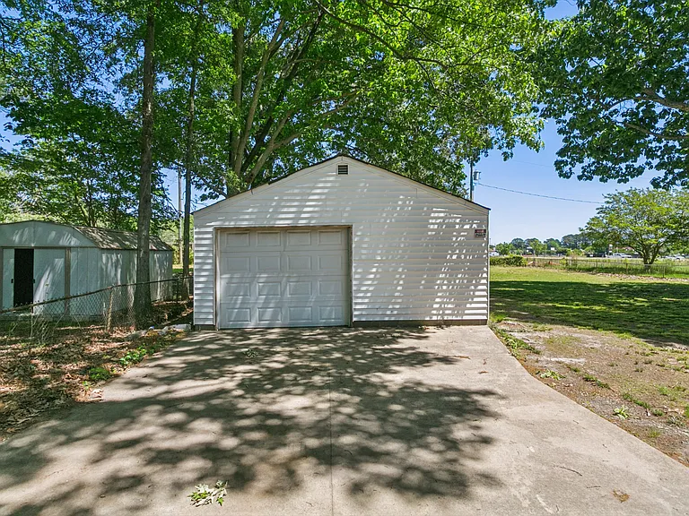 314 Martha Lee Dr — Photo 28