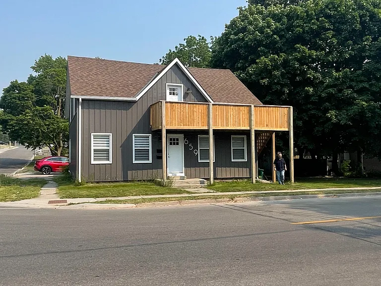 659 Dolph St N #UPPER — Photo 1