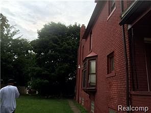 3rd image of 796 W Grand Blvd