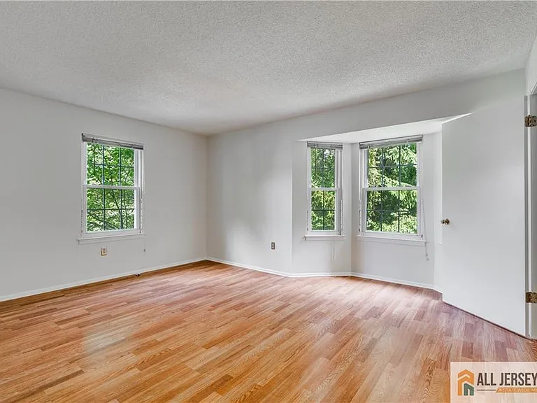 35 Brighton Way — Photo 7