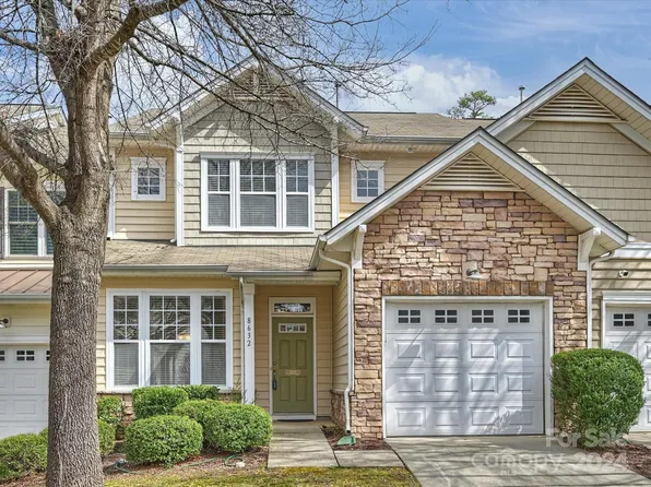8632 Brookings Dr, Charlotte, NC 28269