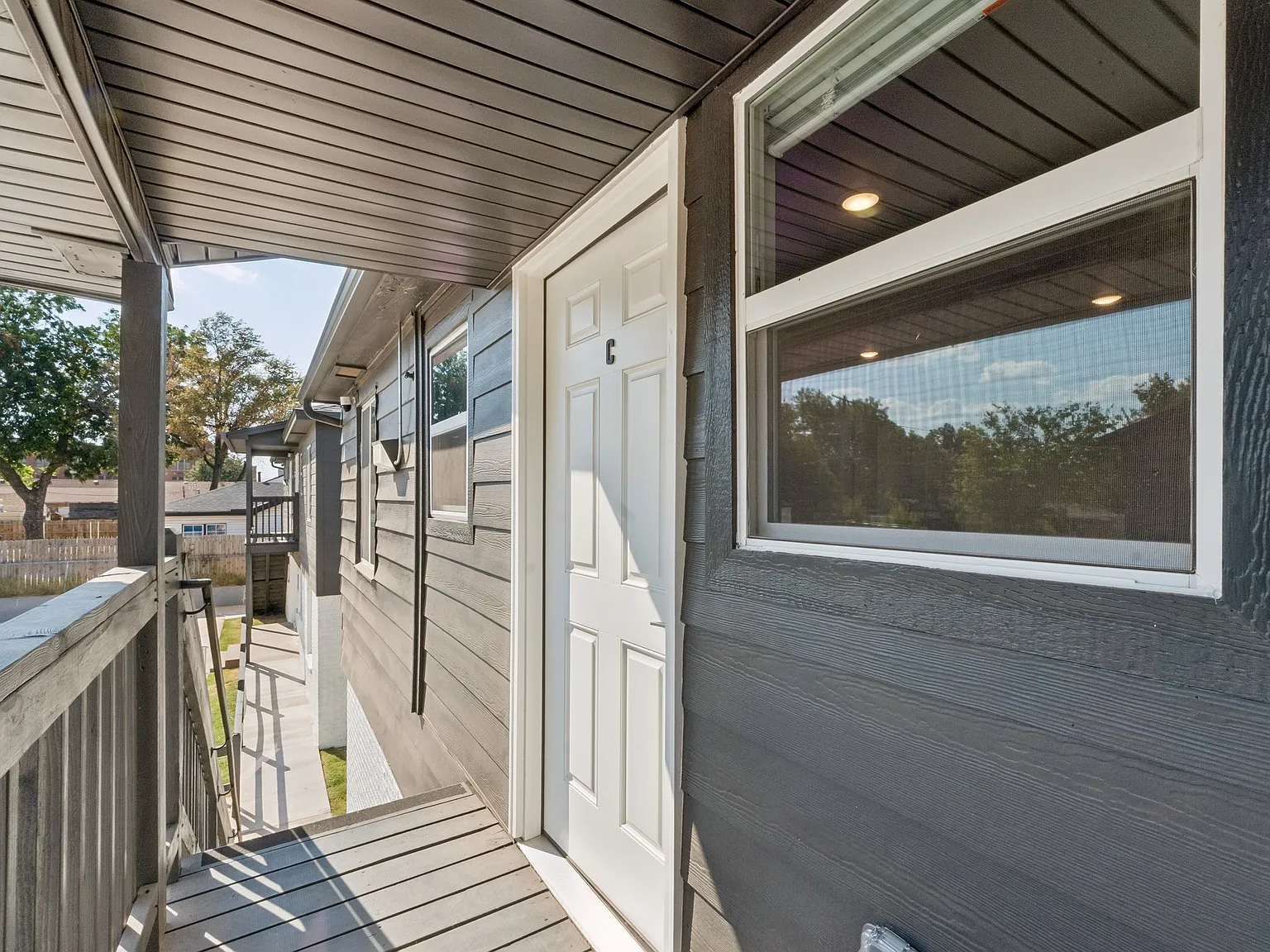 404 SW Grand Blvd — Photo 3