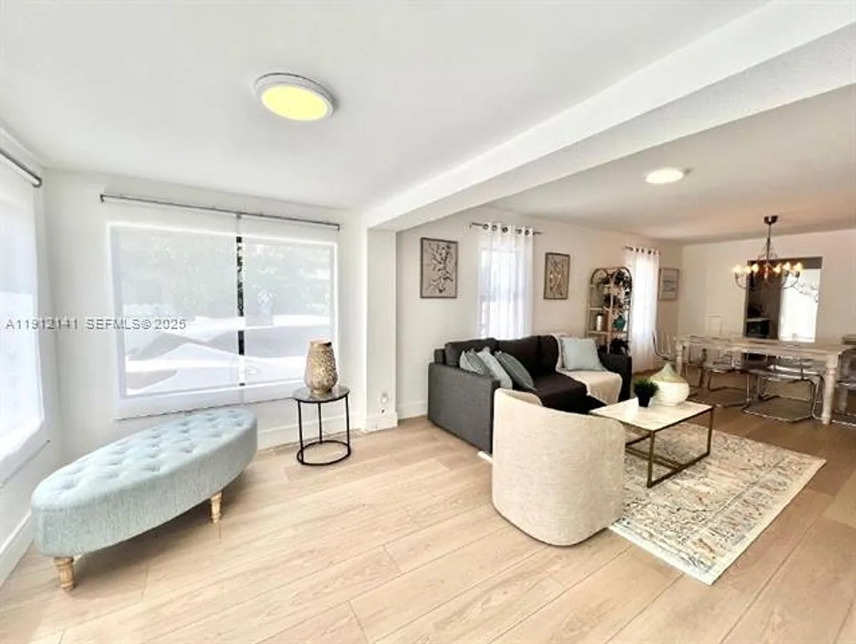 Building Photo - 6848 N Miami Ave #0