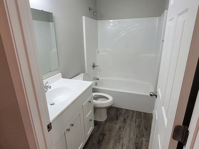 Creekside Apartments — Photo 44