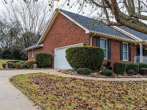 3rd image of 100 Highland Pines Dr