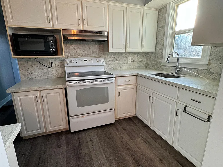 83 Park Ave — Photo 6