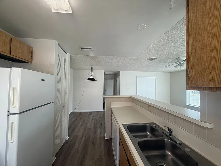 1101 Spring Meadow Dr — Photo 11