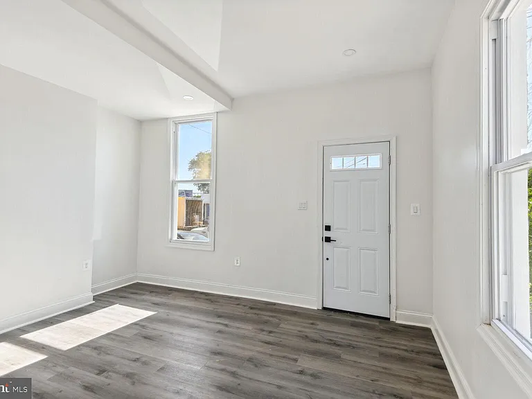 502 S Haven St — Photo 3