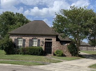 2111 Springstone Dr, Baton Rouge, LA 70810