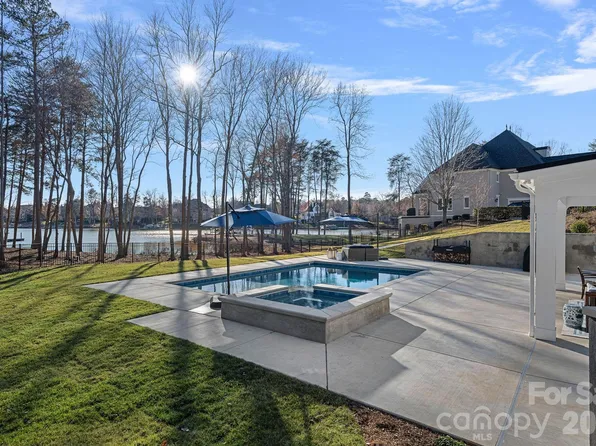 111 Kent Ct, Mooresville, NC 28117