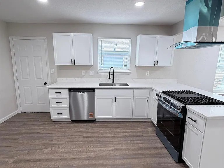 2915 Creston Dr — Photo 6