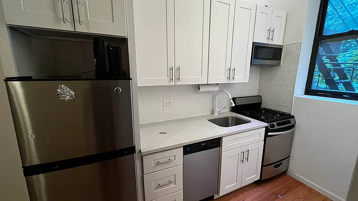 Rented by HOLTON REAL ESTATE INC. | media 23