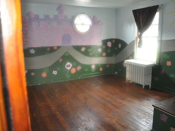 3rd floor Bedroom 