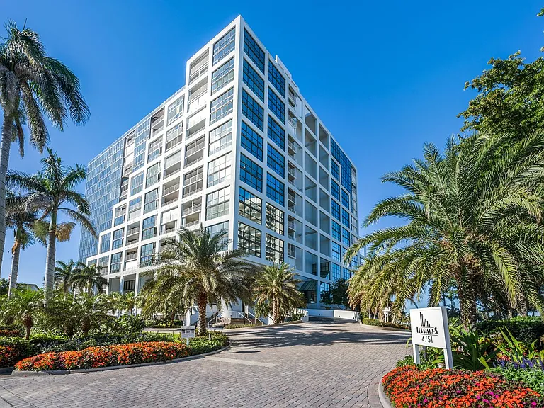 4751 Gulf Shore Blvd N #Penthouse 7 — Photo 2