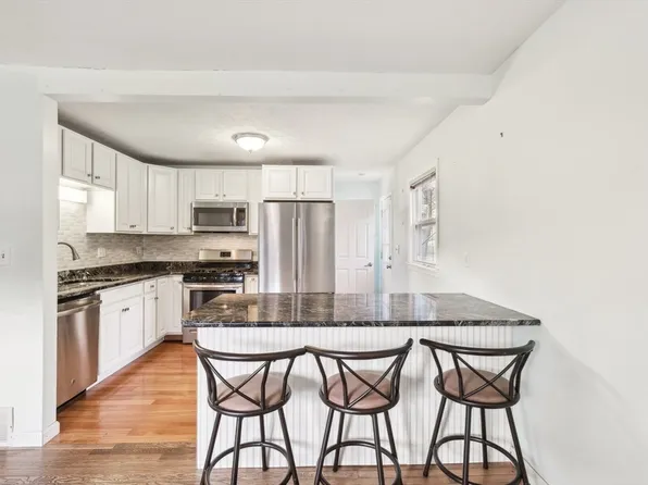 3 Lascala Ave, Plymouth, MA 02360