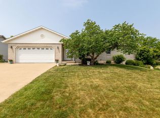 625 Birch Rdg S, Peosta, IA 52068