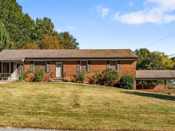 901 Chalet Dr, Winston Salem, NC 27101