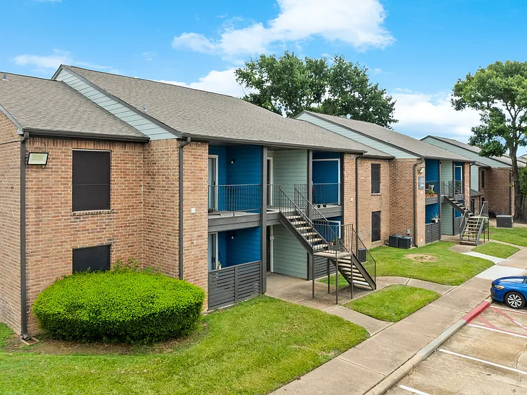 Welcome to Sonoma Apartments, where comfort meets convenience. Enjoy modern living in well-appointed units surrounded by lush greenery. Discover the ideal community for your lifestyle. Schedule a tour today and find your new home!