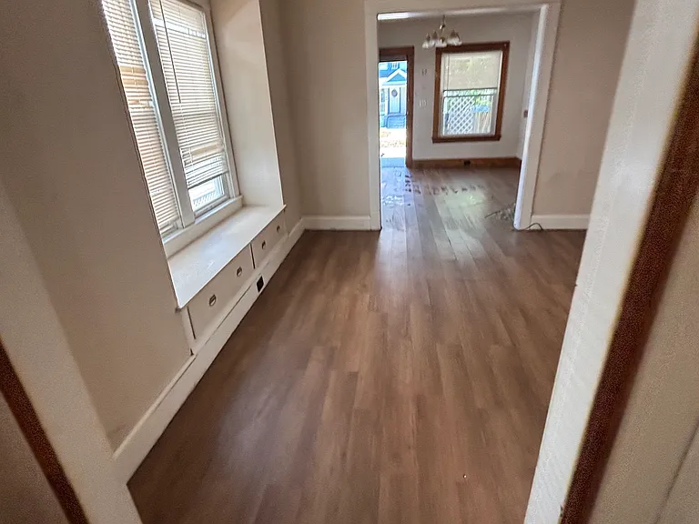 1316 W 91st St — Photo 3