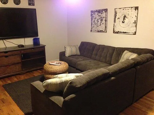 400 Pearl St — Photo 3