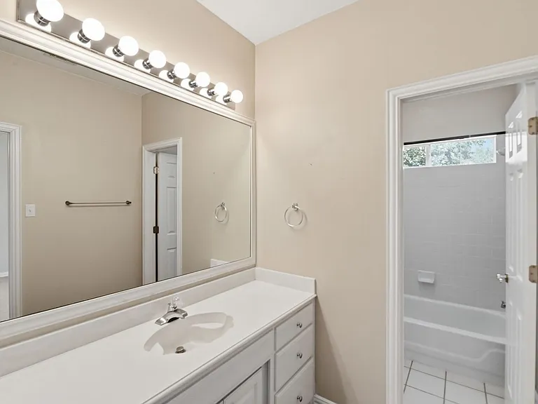 1020 Highland Oaks Dr — Photo 34