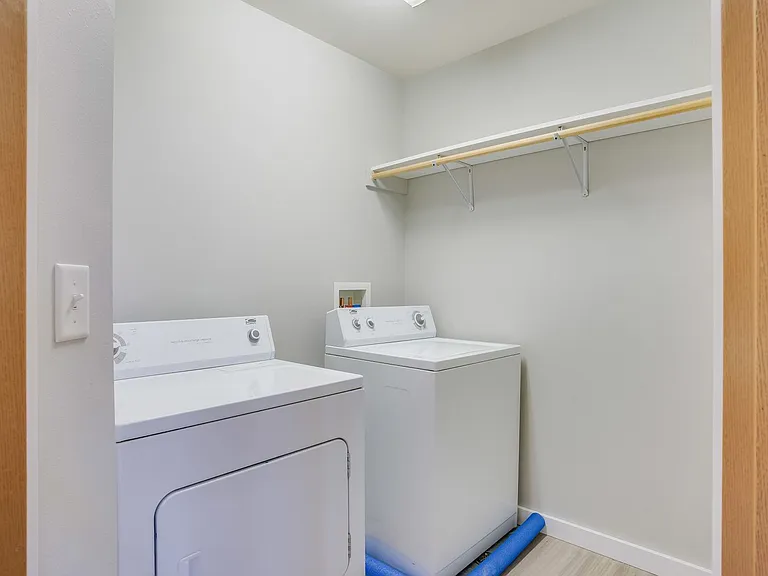 805 Angel Ct — Photo 52