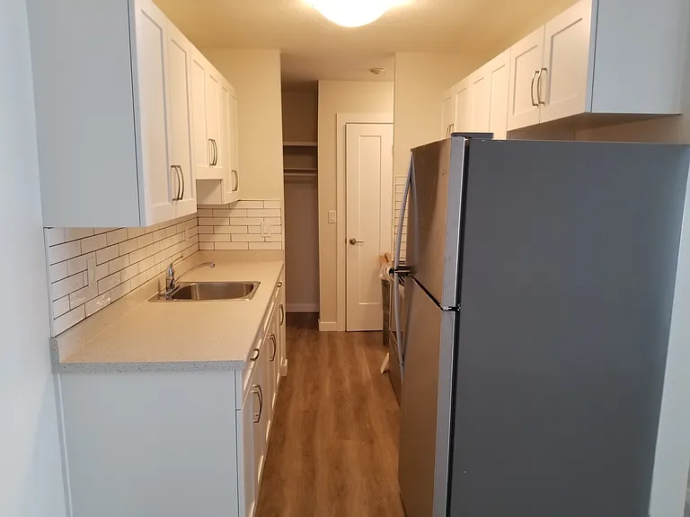 900 Fairview Rd #27 — Photo 4