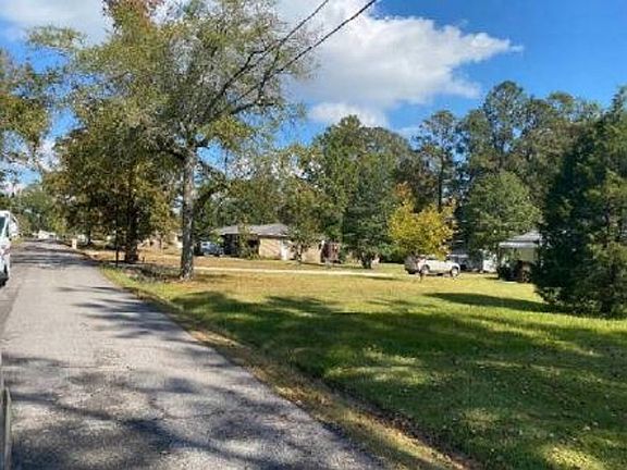 Exterior Neighborhood (street photo)