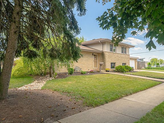 2nd image of 16829 Odell Ave
