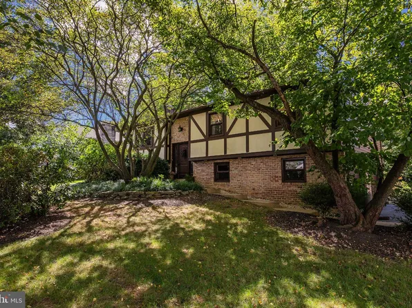 12 Country Side Ln, Leola, PA 17540