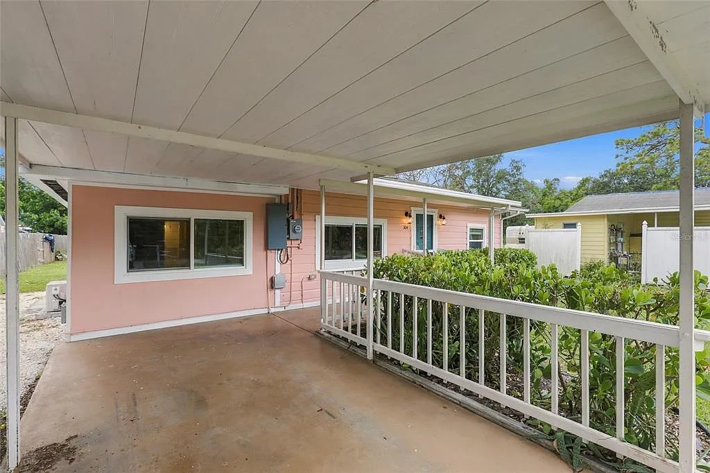 3 bed, 2.0 bath, 912 sqft, $1,900 — Photo 3