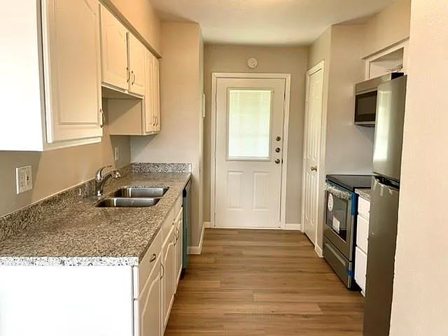 1914 Larrabee St #3 — Photo 8