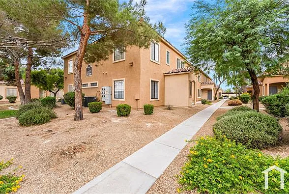 2 bed, 935 sqft, $1,600 — Photo 2