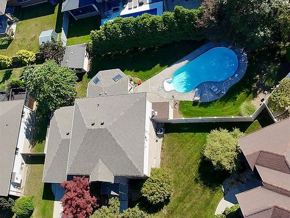 4th image of 128 Pheasant Run Dr