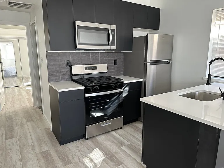 129 S 51st St #2F — Photo 8