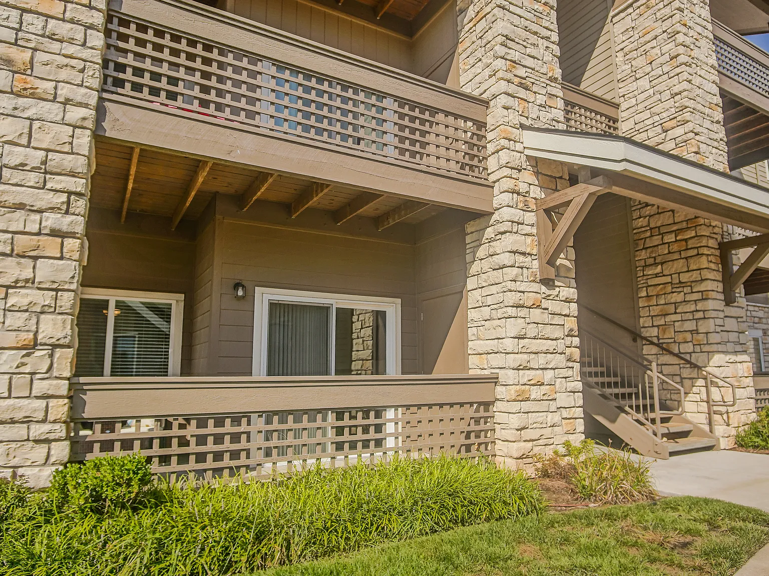 Chisholm Lake Apartments — Photo 4
