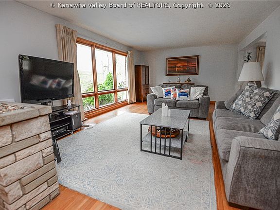 4th image of 1214 Village Dr