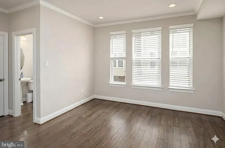 3 bed, 2272 sqft, $3,900 — Photo 4