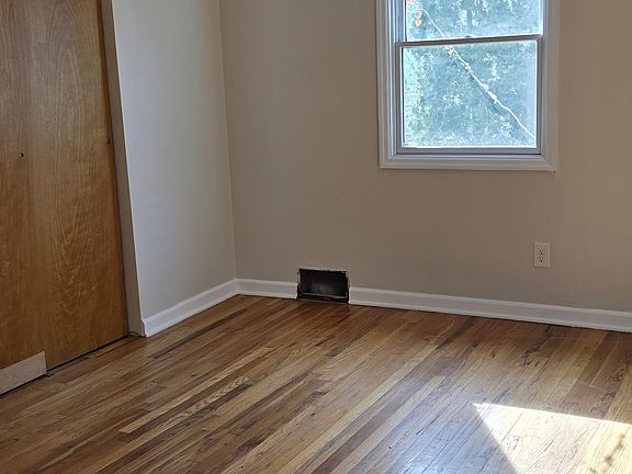 3rd image of 309 Parkdale St