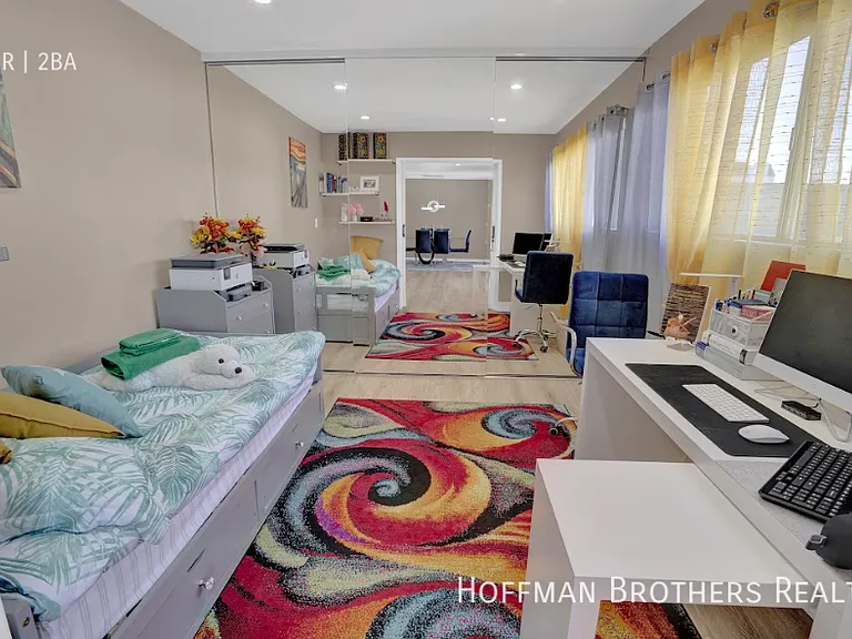 121 N Croft Ave #308 — Photo 9