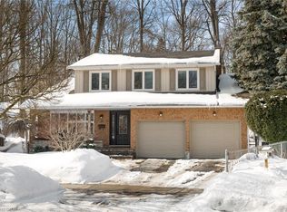29 Muskoka Ct, Kitchener, ON N2B 3M2