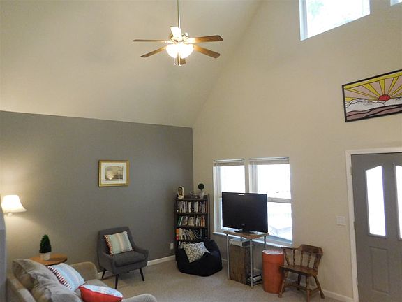 5th image of 544 Manzanita Way